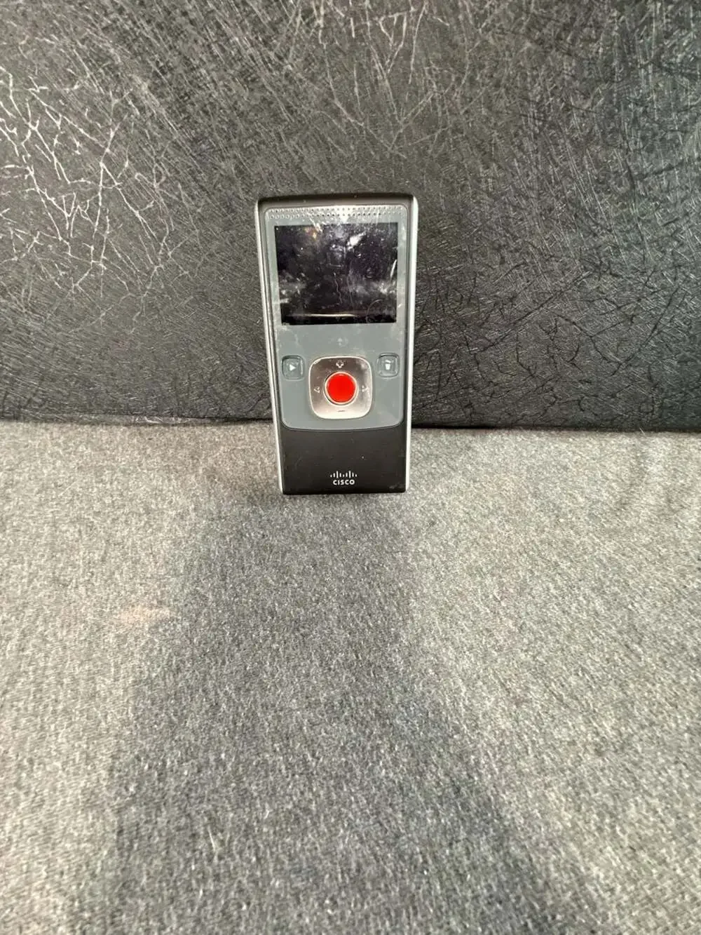 Cisco Flip Video UltraHD 3rd Generation Camcorder Black 8GB (for parts)